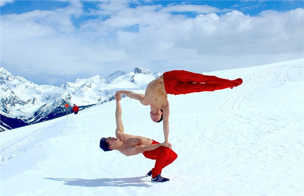 Anh em Quoc Co-Quoc Nghiep dien xiec tren nui tuyet Canada -10 do C-Hinh-4