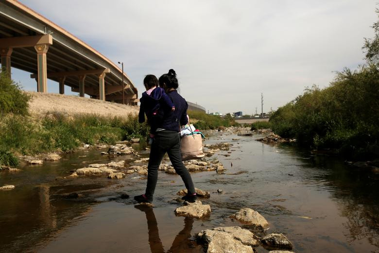 CBP cho biết hơn 76.000 người di cư bất hợp pháp đã xâm nhập trái phép vào Mỹ trong tháng 2/2019. Trong khi đó, Mexico đang chuẩn bị tiếp nhận một dòng người di cư khổng lồ với khoảng 20.000 người đến Mỹ từ Honduras trong những tuần tới.