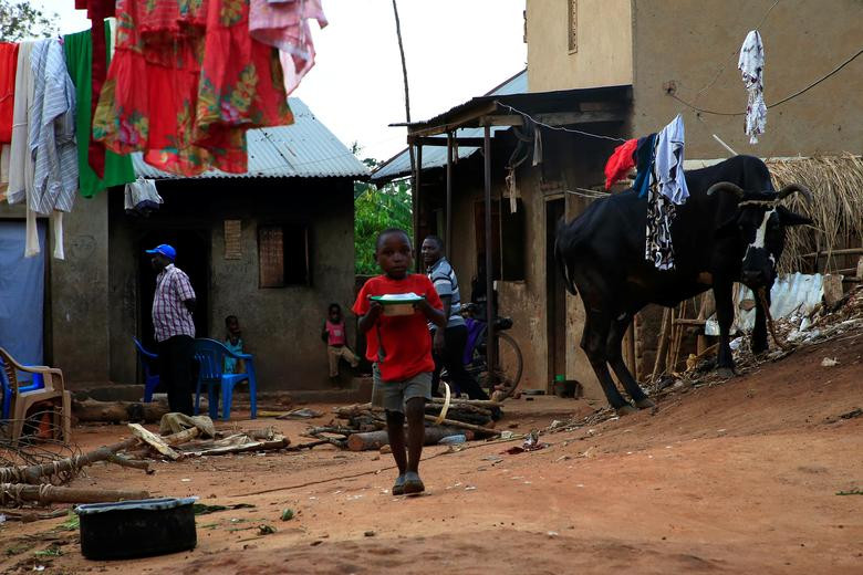 Kinh ngac ba me don than mot minh nuoi 38 dua con-Hinh-6