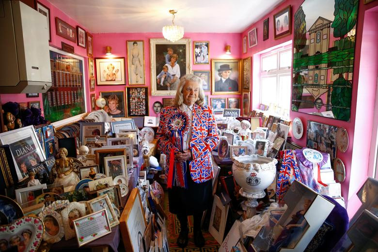 Bà Tyler giới thiệu bên trong ngôi nhà đặc biệt của mình.