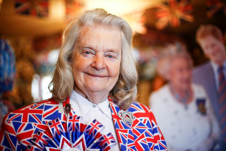 Bà Margaret Tyler mỉm cười trước ống kính.