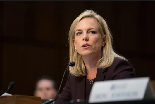 Trong thư từ chức, bà Nielsen khẳng định "đây là thời điểm phù hợp" và cho biết, được làm việc cho bộ "là vinh dự cả đời", đồng thời cảm ơn những người đồng nghiệp. Ảnh: NYT.