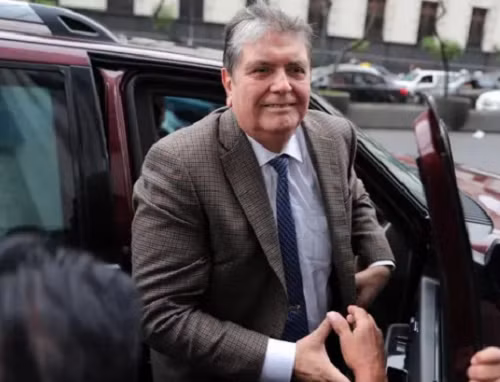 Được biết, cựu Tổng thống Garcia bị cáo buộc nhận hối lộ của Tập đoàn xây dựng Odebrecht của Brazil để vận động và trao những hợp đồng giao thông công cộng béo bở cho tập đoàn này. Tuy nhiên, ông Garcia đã bác bỏ các cáo buộc này, cho rằng vụ điều tra mang yếu tố chính trị. Ảnh: NYT.