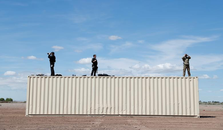 Nhân viên mật vụ Mỹ làm nhiệm vụ đảm bảo an toàn trong chuyến thăm biên giới Mỹ-Mexico của Tổng thống Mỹ Donald Trump ở Calexico, California, ngày 5/4/2019.