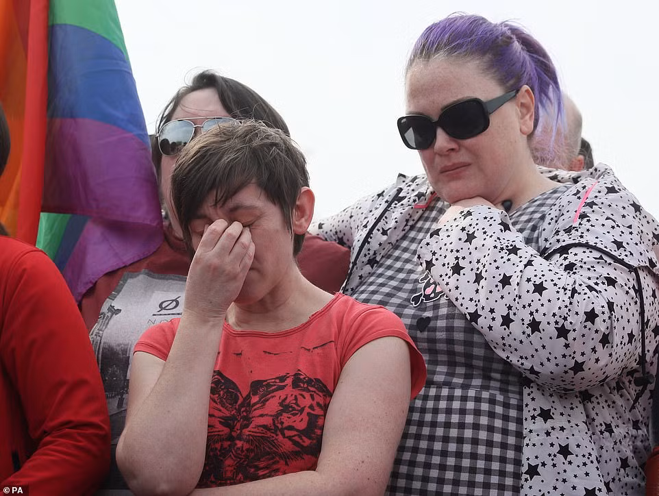 Chan dung nu nha bao bi ban chet khi dua tin tai Bac Ireland-Hinh-13