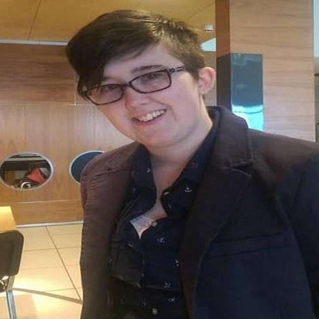 Trong diễn biến mới đây nhất, theo Daily Mail, cảnh sát đã bắt giữ hai nghi phạm trong vụ sát hại nữ nhà báo Lyra McKee. Hai nghi phạm 18 và 19 tuổi đều là nam giới.