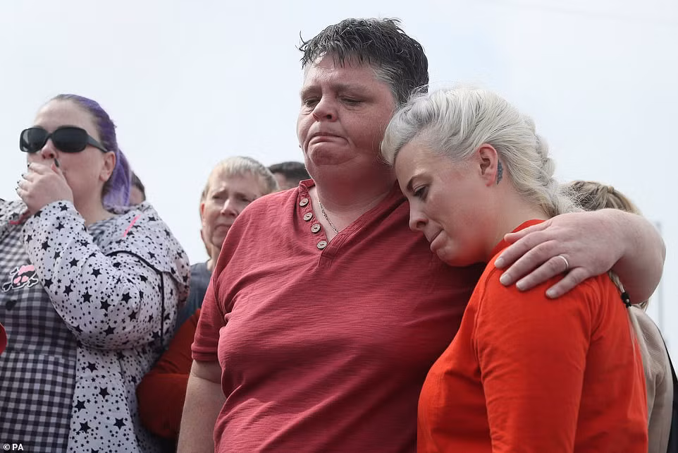 Chan dung nu nha bao bi ban chet khi dua tin tai Bac Ireland-Hinh-12