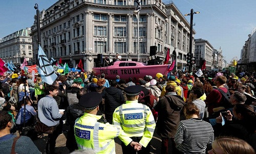 Tổ chức Extinction Rebellion đề nghị chính phủ tuyên bố tình trạng khẩn cấp về khí hậu và sinh thái, giảm lượng phát thải nhà kính và thành lập một hội đồng gồm các thành viên của công chúng để đưa ra quyết định giải quyết vấn đề biến đổi khí hậu.