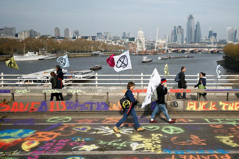 Các nhà hoạt động tuần hành ở thủ đô London.