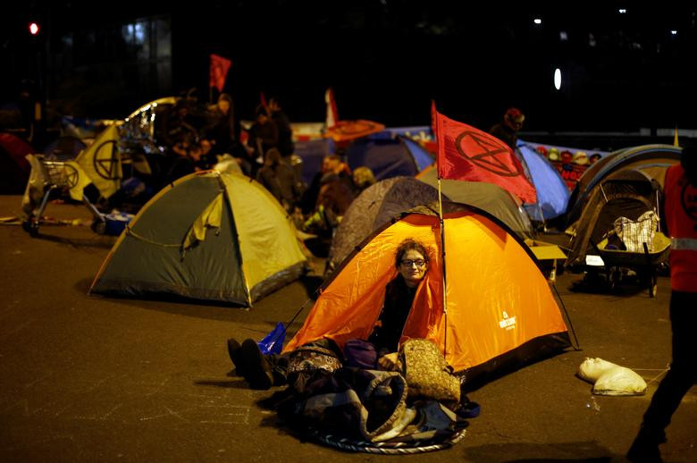 Các nhà hoạt động cắm trại tại khu vực Marble Arch ở London.