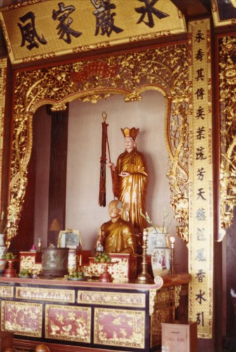 Một gian thờ Tổ trong chùa Vĩnh Nghiêm. Ảnh: Kemper14.