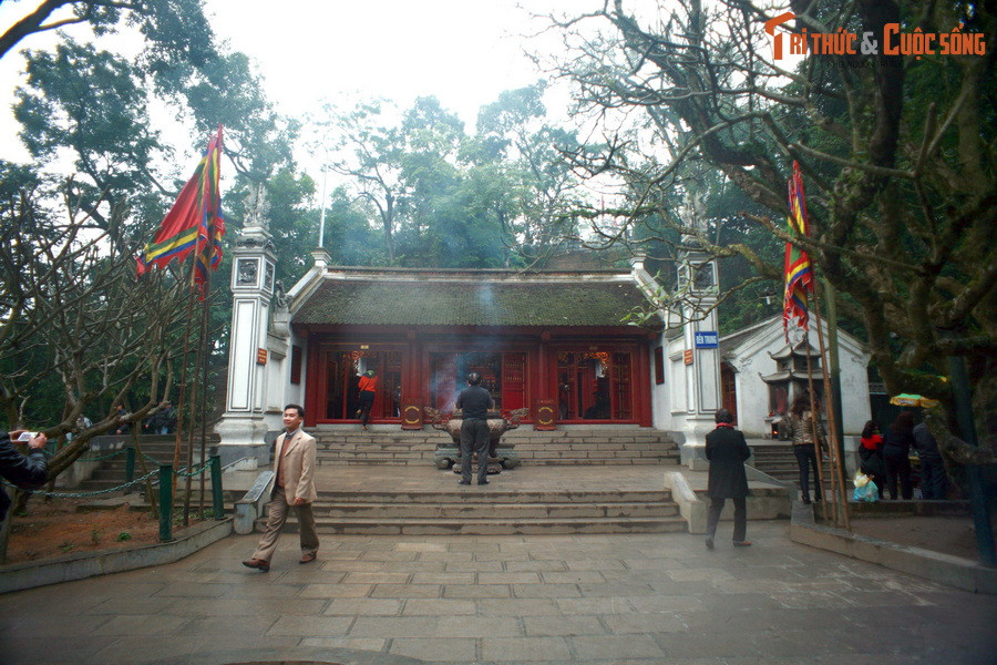  2. Kinh đô đầu tiên là Phong Châu. Văn Lang có kinh đô đặt tại Phong Châu (nay thuộc Phú Thọ), được xem là trung tâm chính trị, kinh tế và văn hóa của nhà nước Hùng Vương. Ảnh: Đền Hùng (Phú Thọ) tọa lạc ở vùng đất xưa kia là kinh đô Phong Châu.