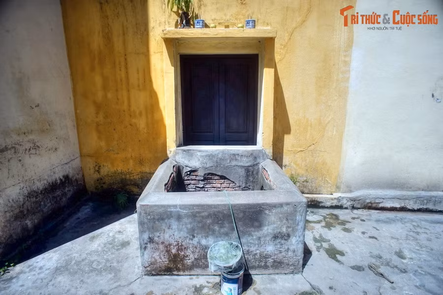 2. Nằm trong một hẻm nhỏ thông ra đường Phan Chu Trinh gần trung tâm phố cổ Hội An, giếng Bá Lễ là một giếng cổ tồn tại từ thời người Chăm còn định cư ở nơi đây.