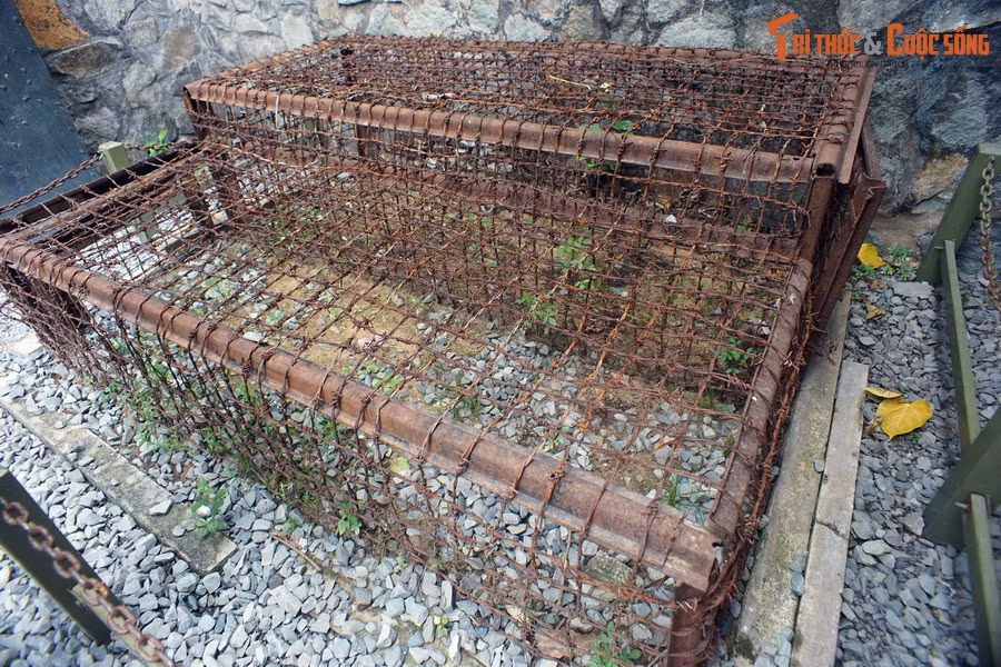  5. Có cả mô hình "chuồng cọp" nhà tù Côn Đảo. Mô hình "chuồng cọp" - một cách thức giam giữ tù nhân chính trị dưới chế độ cũ bị cả thế giới lên án - được tái hiện chân thực ở Bảo tàng.