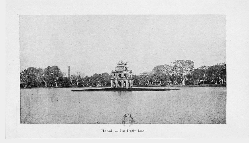 Tháp Rùa ở "hồ Nhỏ", tên người Pháp gọi hồ Hoàn Kiếm, Hà Nội. Ảnh: Gallica.bnf.fr.