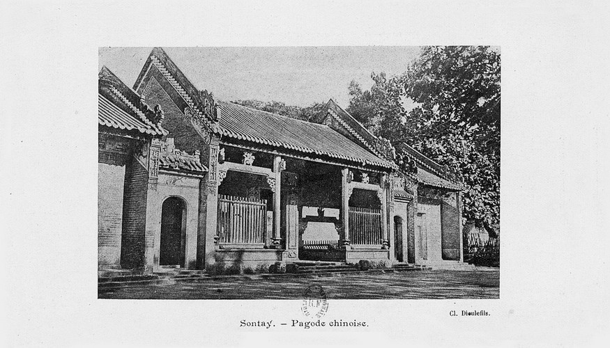 Hội quán Quảng Đông trong khu phố cổ Hà Nội. Ảnh: Gallica.bnf.fr.