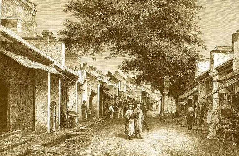 Một con phố ở Hà Nội thời thuộc địa. Ảnh: Belle Indochine.