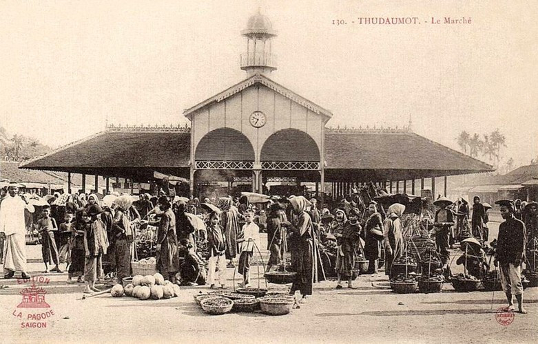 Khu chợ của thị trấn Thủ Dầu Một, tỉnh lỵ của tỉnh Thủ Dầu Một thời thuộc địa, ngày nay là thành phố Thủ Dầu Một trực thuộc tỉnh Bình Dương. Ảnh tư liệu.