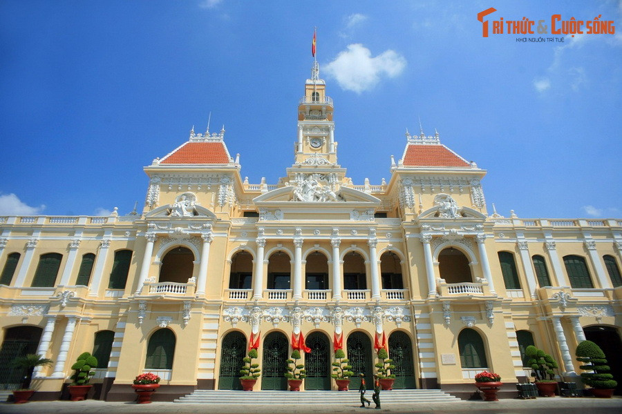 Thành phố có dân số đông nhất Việt Nam: TP Hồ Chí Minh (13,5 triệu người).