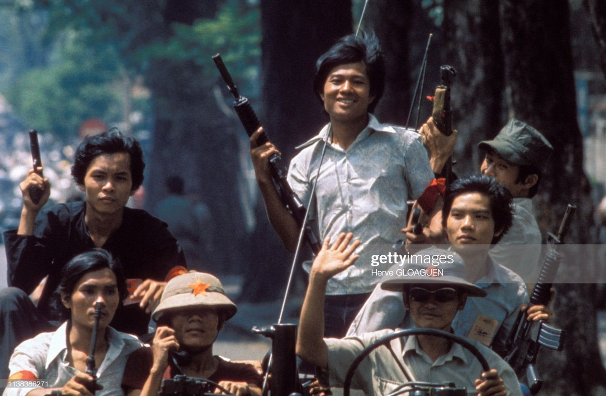 Niềm vui chiến thắng vỡ òa sau những tháng ngày gian khổ. Ảnh: Herve Gloaguen / Getty Images.