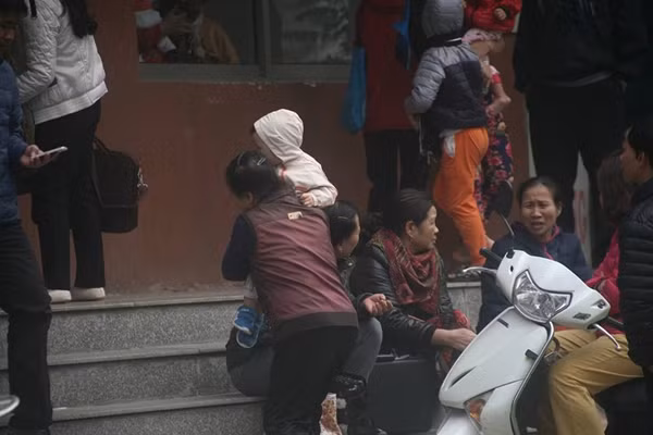 Người dân vô cùng hoảng loạn nhưng rất may đám cháy không gây thiệt hại về người. Lực lượng chức năng đang điều tra, làm rõ nguyên nhân.