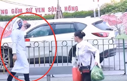 Cong an HN trieu tap nhom thanh nien lam clip danh bom duong pho