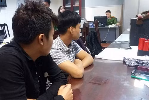 Cong an HN trieu tap nhom thanh nien lam clip danh bom duong pho-Hinh-2