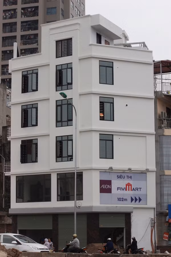 Hầu hết những ngôi nhà có hình thù đặc biệt gần sát đường "cong mềm mại" đều được thiết kế sao cho phù hợp nhất với phần diện tích đất hiện tại.