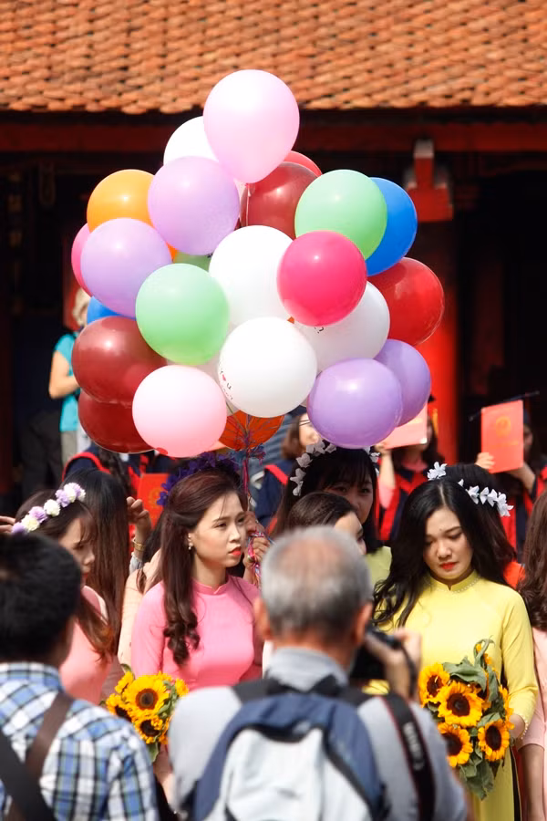 Để lưu lại những hình ảnh đẹp nhất, ai cũng trang điểm thật đẹp và mang theo các phụ kiện ngộ nghĩnh, đáng yêu.