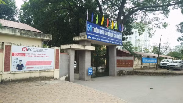 Trường THPT Cao Bá Quát Gia Lâm (Hà Nội), nơi xảy ra sự việc giáo viên cho hai nam sinh tát vào miệng nữ sinh vì văng tục.