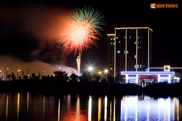 Tỏa sáng rực rỡ trong màn đêm.