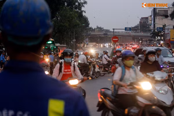 Hầu hết mọi người đều mong muốn di chuyển thật nhanh qua đoạn đường ùn tắc hoặc quay đầu xe lại để tìm một lối đi khác thông thoáng hơn.