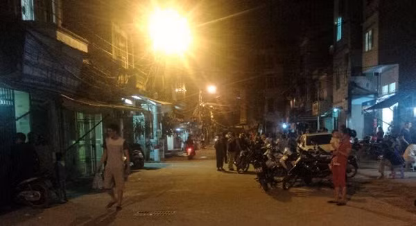 Nhiều người dân sinh sống gần khu vực hiện trường vẫn chưa khỏi bàng hoàng sau vụ việc.