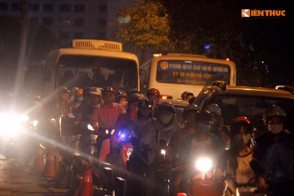 Hình ảnh đoạn đường bị ùn tắc dễ dàng quan sát thấy.