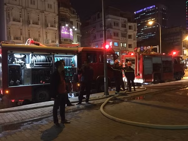 Ha Noi: Chay chung cu 25 tang, nhieu nguoi hoang loan-Hinh-2