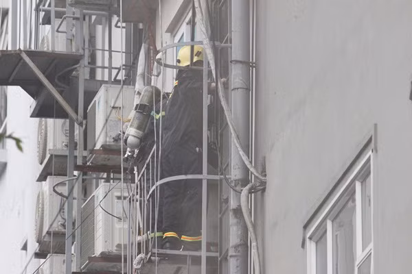 Cố gắng tìm kiếm các nạn nhân đang mất tích.