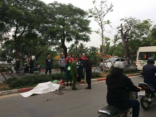 Cu ong 74 tuoi nga xe may tu vong tai cho o Ha Noi