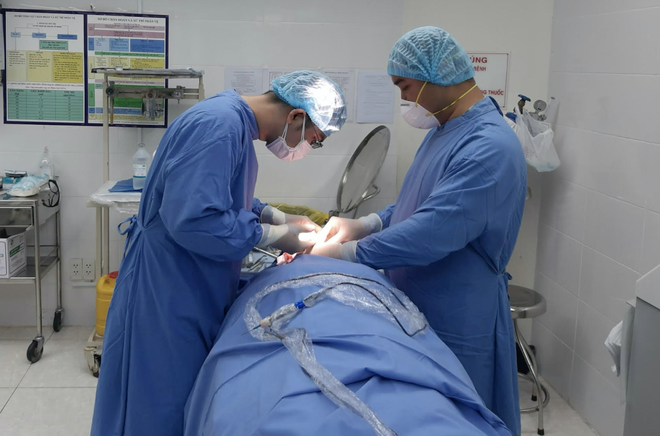 Co gai 28 tuoi lanh hau qua nang ne khi lam dep o tham my vien-Hinh-2