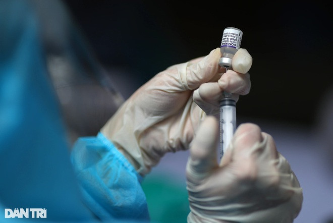 Bo Y te yeu cau tang cuong kiem tra viec thuc hien 5K, tiem vac xin