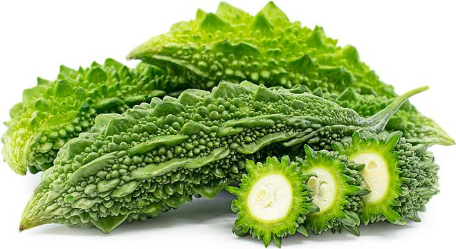  2. Mướp đắng: Trong những thực phẩm giúp hạ đường huyết nhanh, không thể bỏ mướp đắng. Mướp đắng được mệnh danh là "ngôi sao hạ đường huyết". Các thử nghiệm dược lý đã phát hiện ra rằng chất saponin có trong mướp đắng không chỉ có tác dụng giống như insulin mà còn có thể kích thích giải phóng insulin và có tác dụng hạ đường huyết rất hiệu quả. 