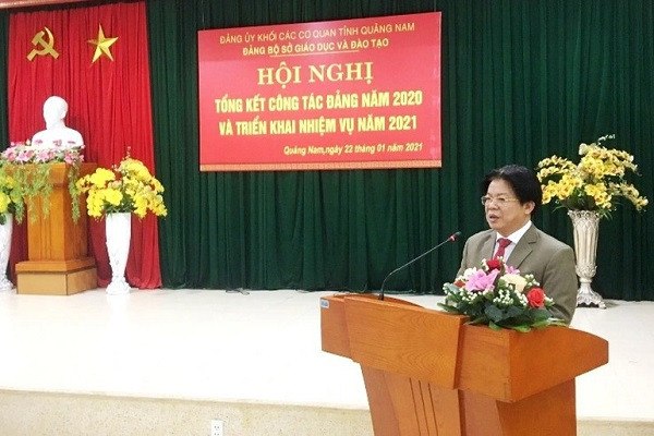 Vi sao Giam doc So GD-DT Quang Nam xin nghi huu som?