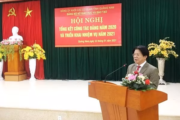 Vi sao Giam doc So GD-DT Quang Nam xin nghi huu som?