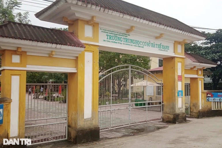 Hue len tieng ve thong tin nu sinh tiem 2 mui vaccine Covid-19 cung luc-Hinh-2