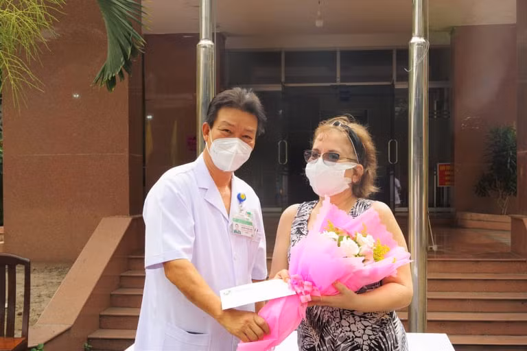 BV 175 cuu thanh cong benh nhan Cuba mac COVID-19 voi nhieu benh nen-Hinh-3