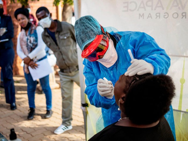 Các chuyên gia đã quan sát thấy phần lớn bệnh nhân không cần hỗ trợ thở máy. Báo cáo cũng nhấn mạnh thực tế rằng hầu hết các ca mắc COVID-19 phải nhập viện ở Tshwane là những người trẻ tuổi. Ảnh: Getty.