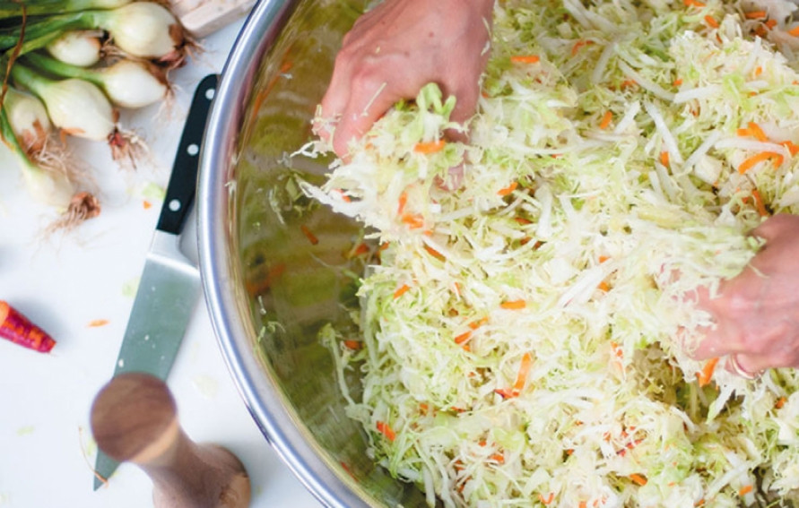 Giảm nguy cơ mắc bệnh tiểu đường: Sự hiện diện của axit béo và axit lactic trong dưa bắp cải có khả năng giảm lượng cholesterol xấu và hạ đường huyết. Ngoài ra, dưa bắp cải còn có công dụng trong việc điều trị bệnh tiểu đường loại 2. Ảnh: EC. 