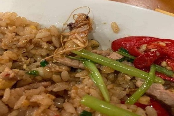 Đặt cơm rang tưởng được khuyến mại bề bề, xem kỹ mới tá hỏa Dat com rang tuong duoc khuyen mai be be, xem ky moi ta hoa