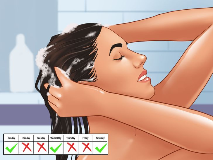 Thay đổi tần suất gội đầu có thể giúp bạn cải thiện tình trạng này. Ảnh: BS.