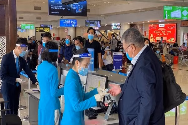 Nhap canh lam viec duoi 14 ngay khong phai cach ly y te