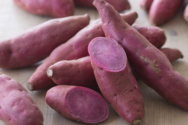 Người tiêu hóa kém cũng nên hạn chế ăn khoai lang. Tác dụng chính của khoai lang là nhuận tràng, thúc đẩy tiêu hóa. Tuy nhiên, ăn khoai lang cũng làm dạ dày tiết nhiều axit. Do đó, người có chức năng tiêu hóa kém ăn khoai lang có thể khiến tình trạng bệnh nghiêm trọng hơn, gây khó chịu.